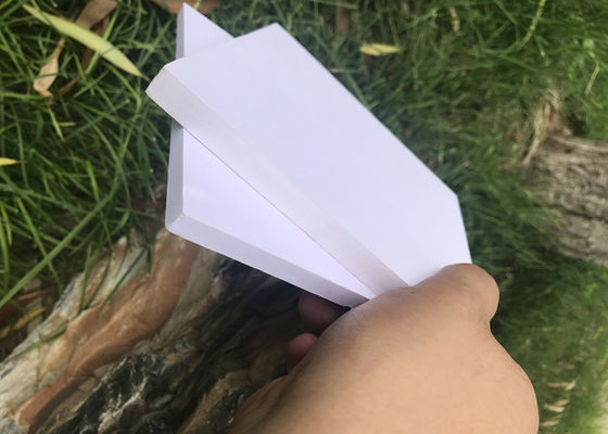 عرض القائمة Sintra PVC رغوة المجلس اللون الأبيض 0.5g / Cm3 الكثافة 1.22m * 2.44m